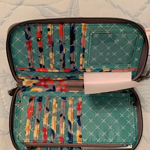 🌺New🌺Lug RFID Large Zippered Wallet - Picture 6 of 11